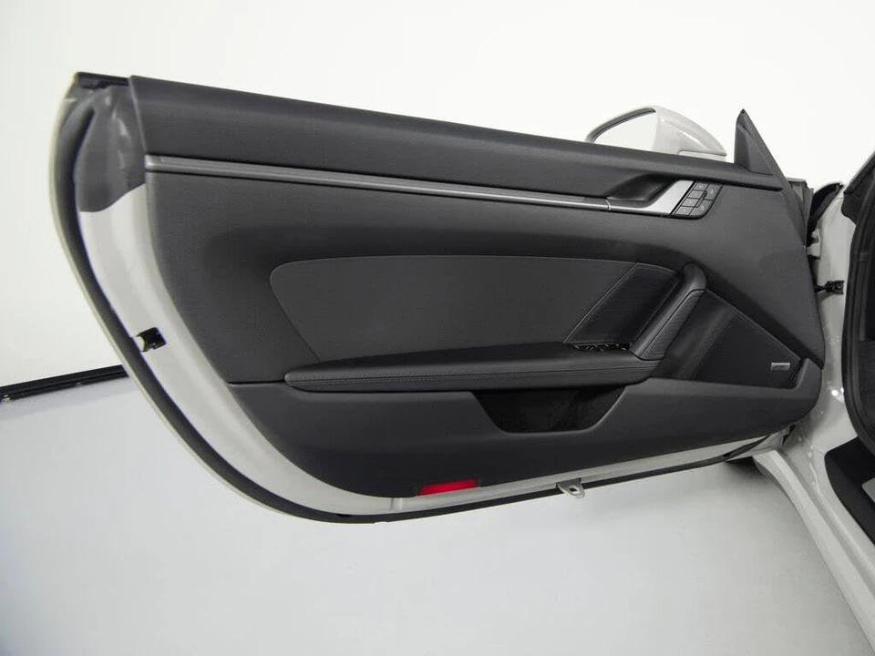 2025 Porsche 992 Carrera - Image 18 of 31