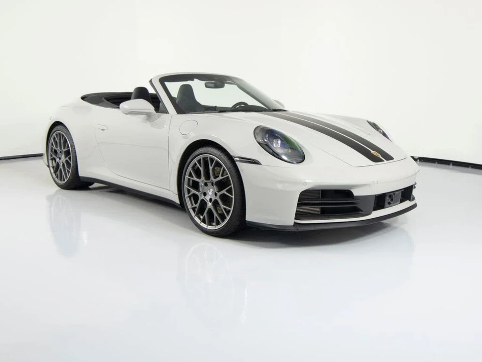 2025 Porsche 992 Carrera - Image 12 of 31