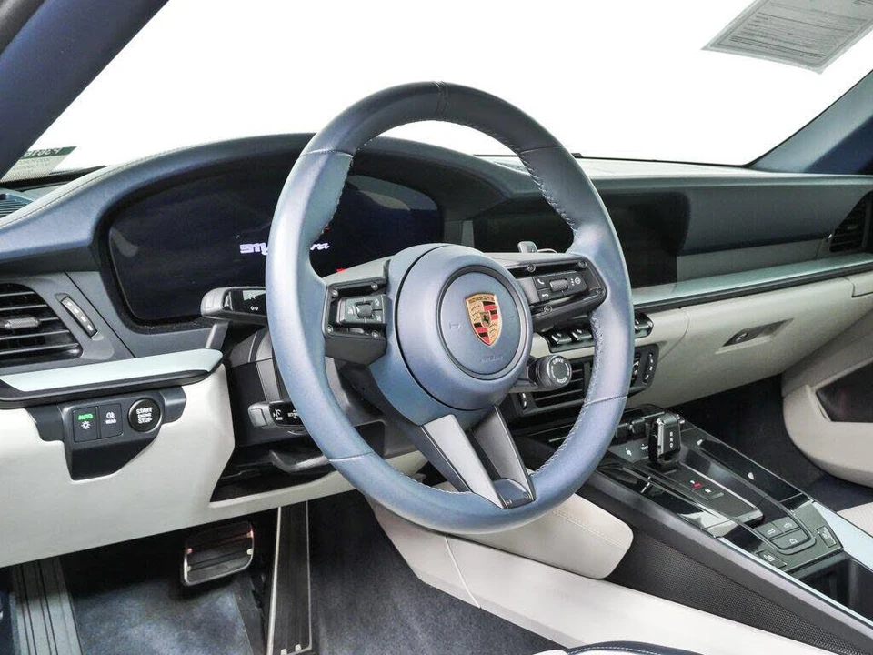 2025 Porsche 992 Carrera - Image 4 of 31