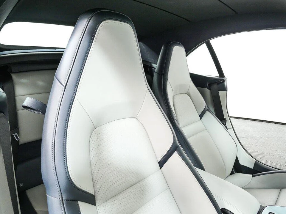 2025 Porsche 992 Carrera - Image 19 of 31