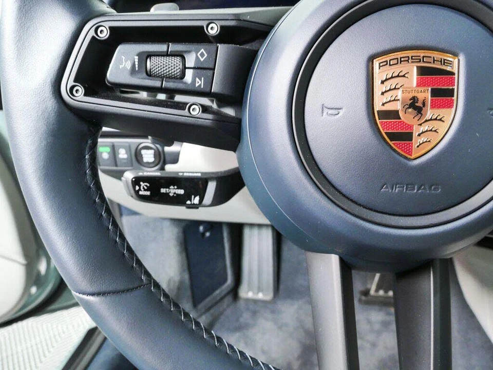 2025 Porsche 992 Carrera - Image 10 of 31