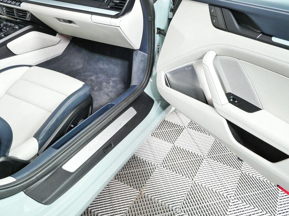 2025 Porsche 992 Carrera - Image 21 of 31