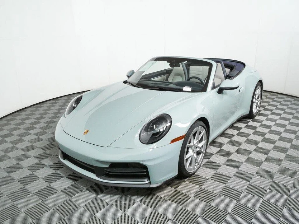 2025 Porsche 992 Carrera - Image 25 of 31