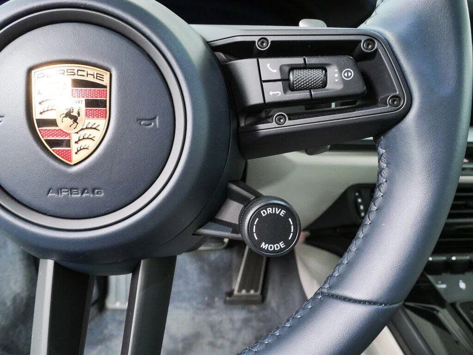 2025 Porsche 992 Carrera - Image 11 of 31