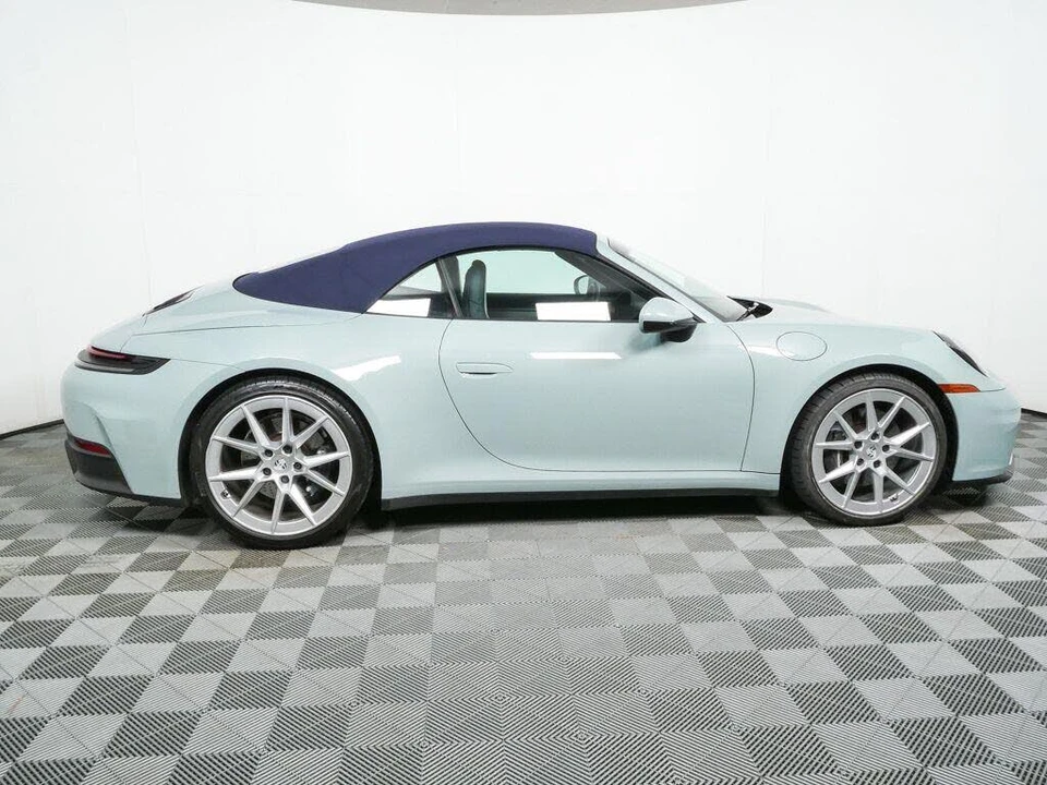 2025 Porsche 992 Carrera - Image 29 of 31