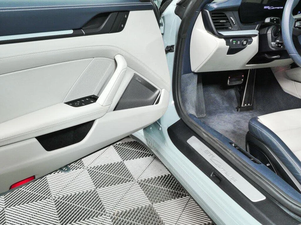2025 Porsche 992 Carrera - Image 8 of 31