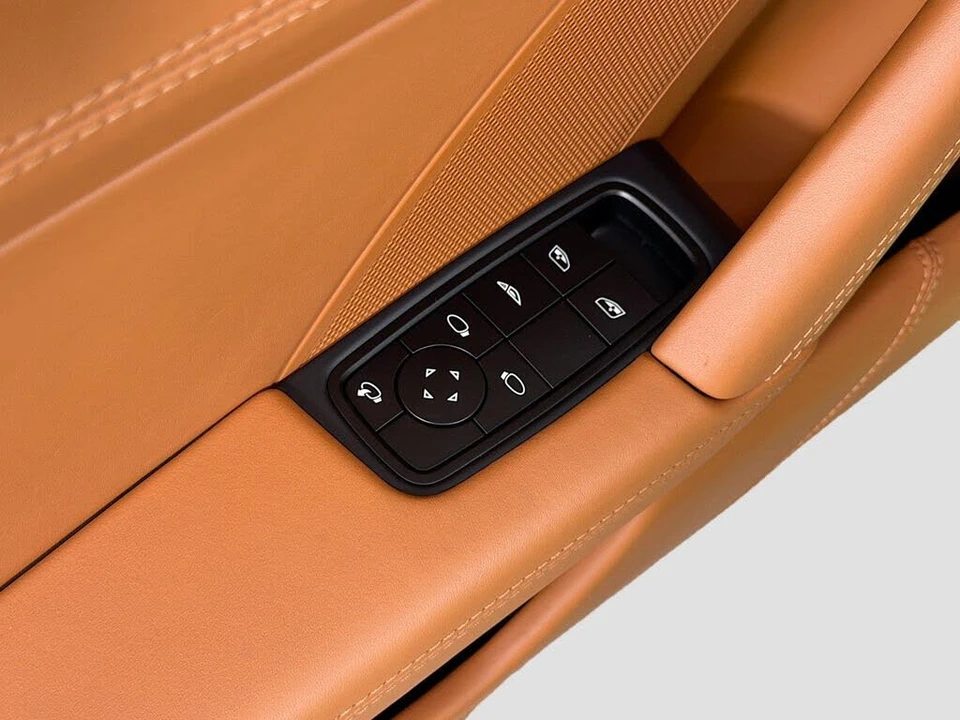 2025 Porsche 992 Carrera - Image 18 of 30