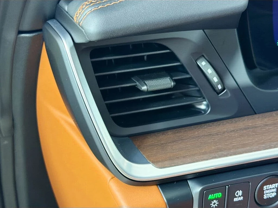 2025 Porsche 992 Carrera - Image 10 of 30