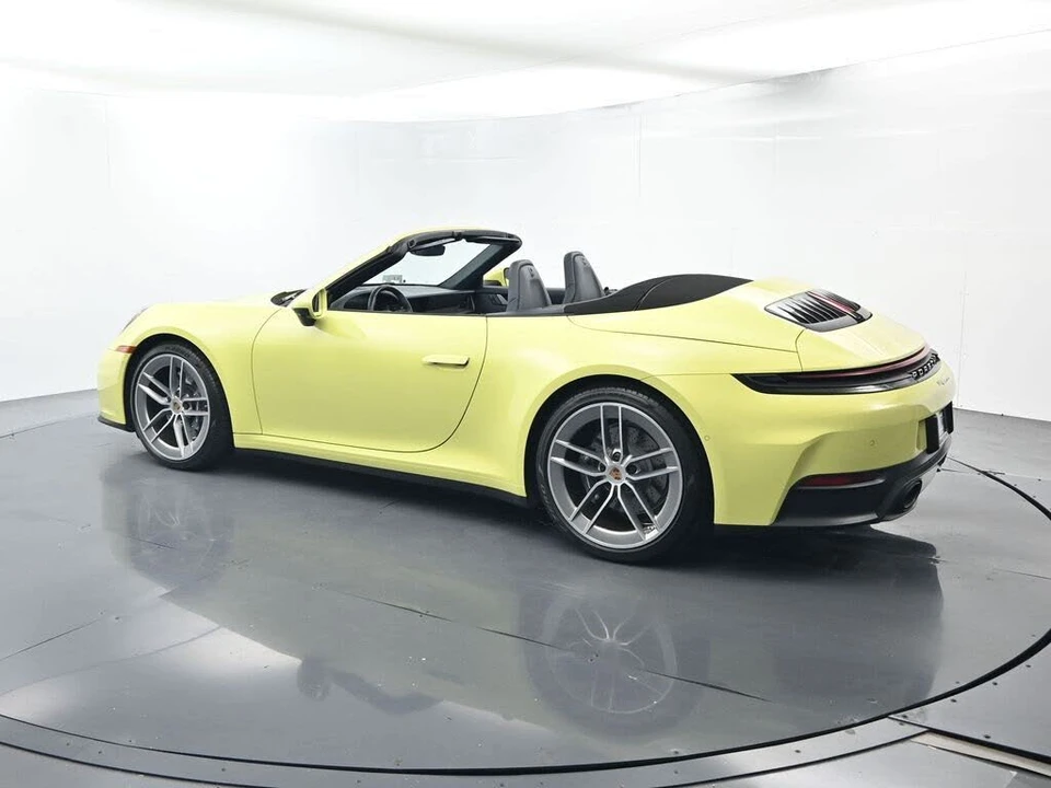 2025 Porsche 992 Carrera - Image 17 of 31