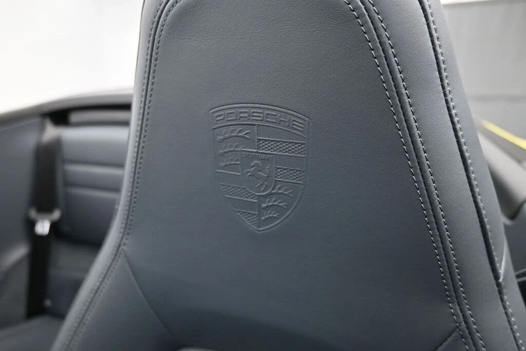 2025 Porsche 992 Carrera - Image 9 of 31