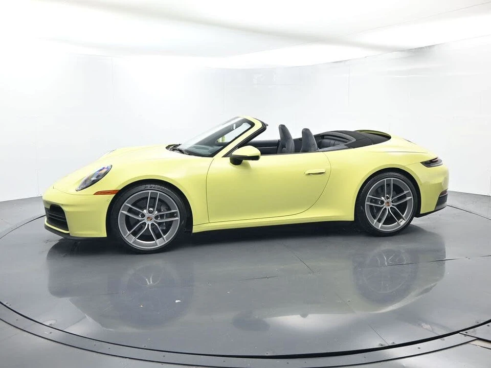 2025 Porsche 992 Carrera - Image 16 of 31