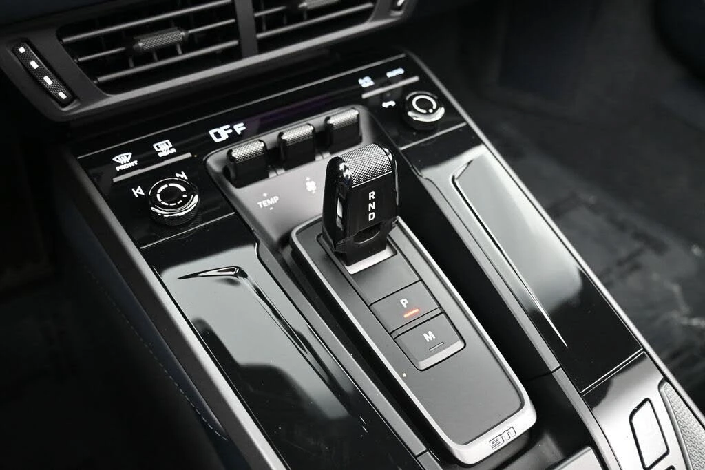 2025 Porsche 992 Carrera - Image 21 of 31