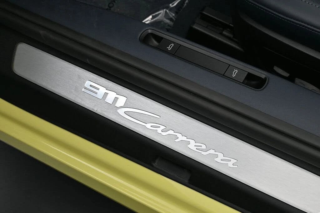 2025 Porsche 992 Carrera - Image 25 of 31