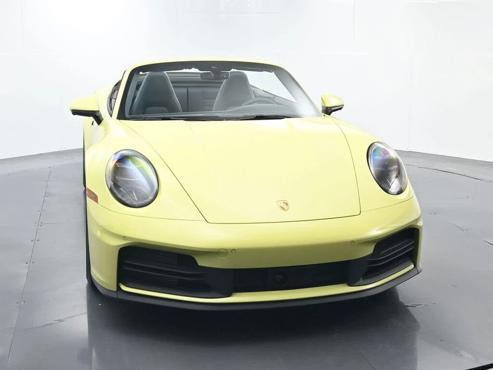 2025 Porsche 992 Carrera - Image 13 of 31
