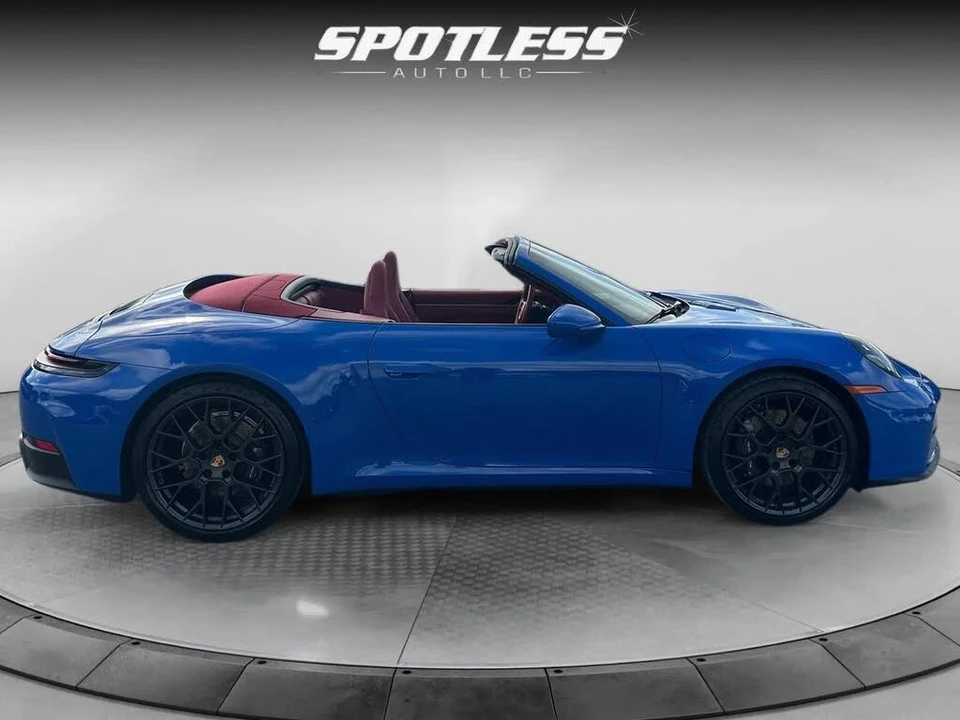 2025 Porsche 992 Carrera - Image 11 of 31