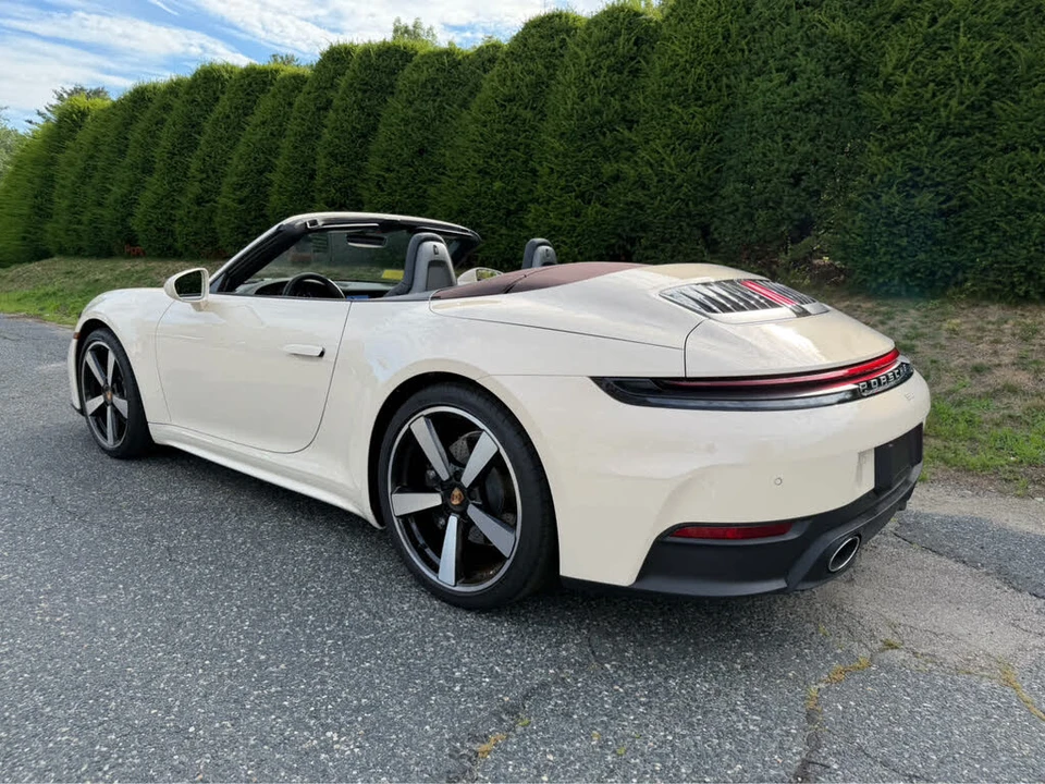 2025 Porsche 992 Carrera - Image 17 of 31