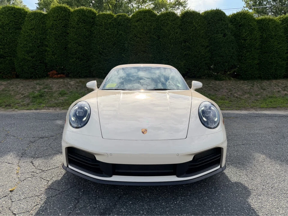 2025 Porsche 992 Carrera - Image 10 of 31