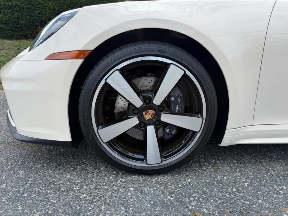 2025 Porsche 992 Carrera - Image 13 of 31