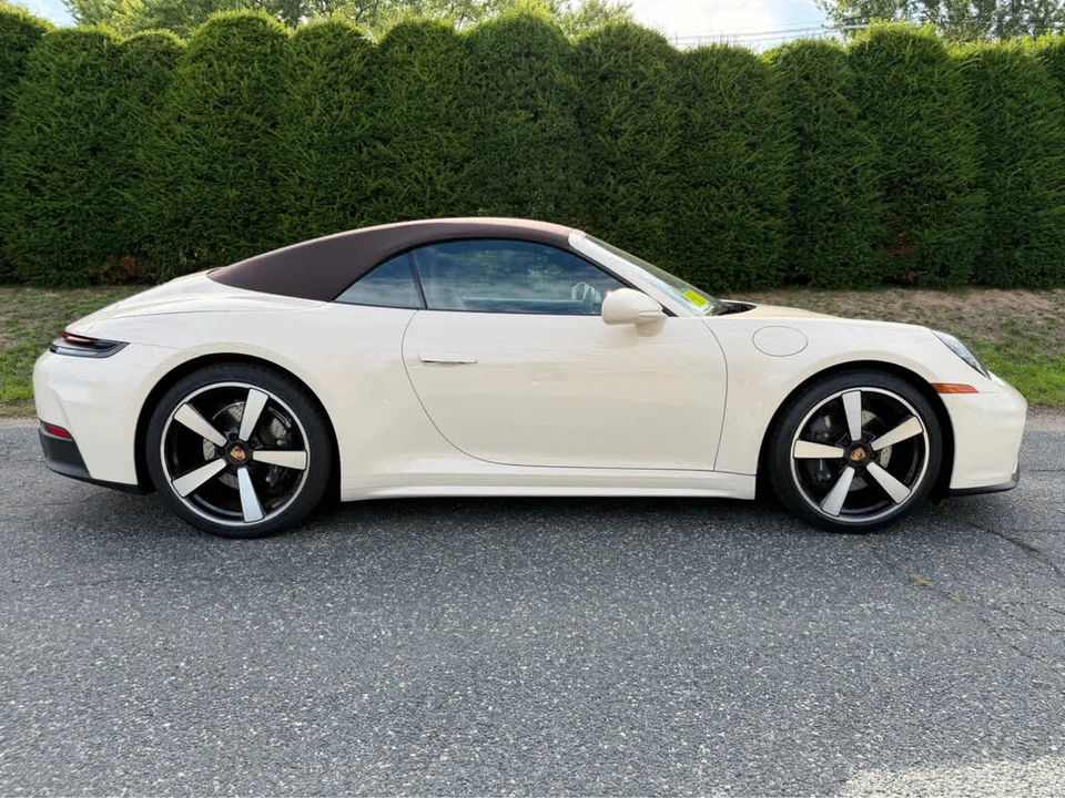 2025 Porsche 992 Carrera - Image 7 of 31