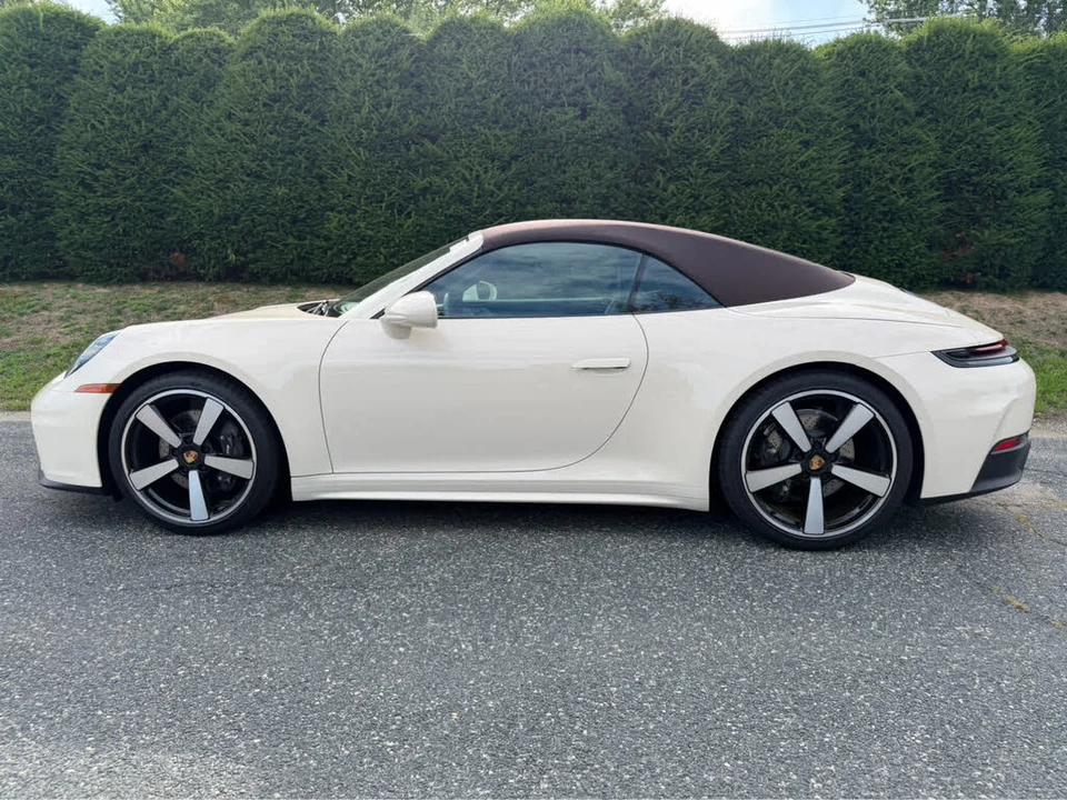 2025 Porsche 992 Carrera - Image 2 of 31