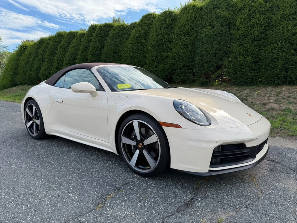 2025 Porsche 992 Carrera - Image 8 of 31