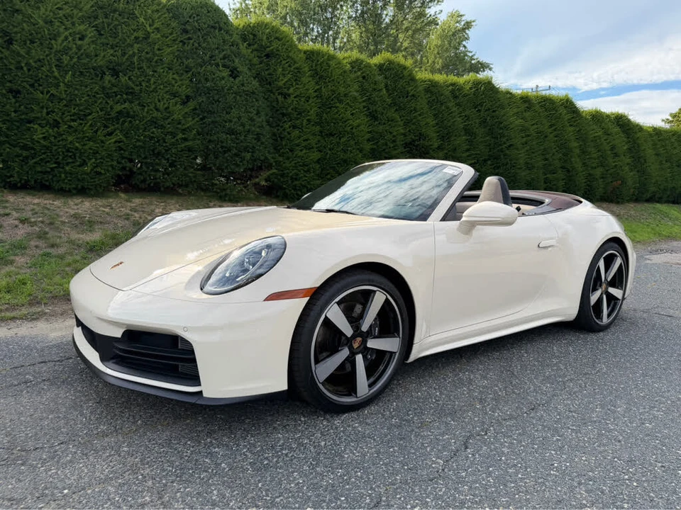2025 Porsche 992 Carrera - Image 15 of 31
