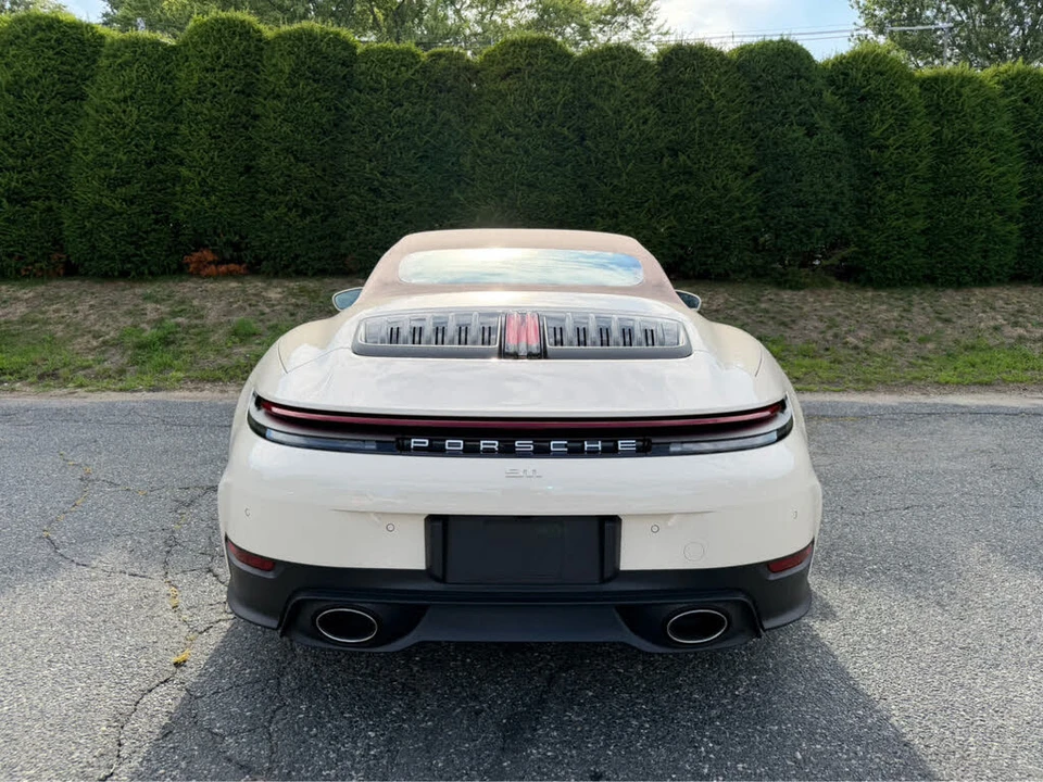 2025 Porsche 992 Carrera - Image 9 of 31