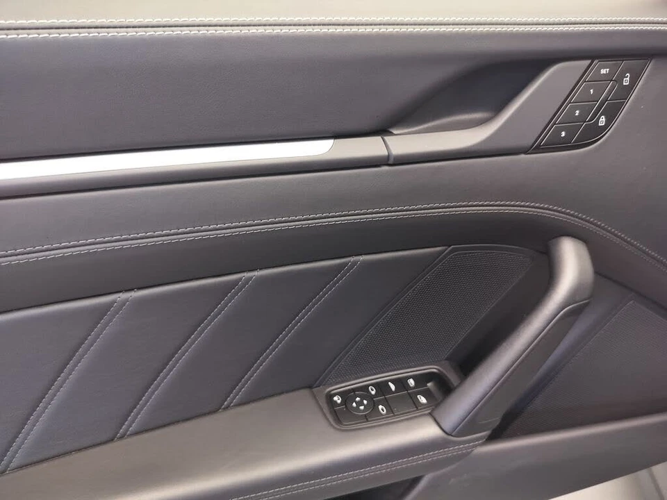 2025 Porsche 992 Carrera - Image 16 of 26
