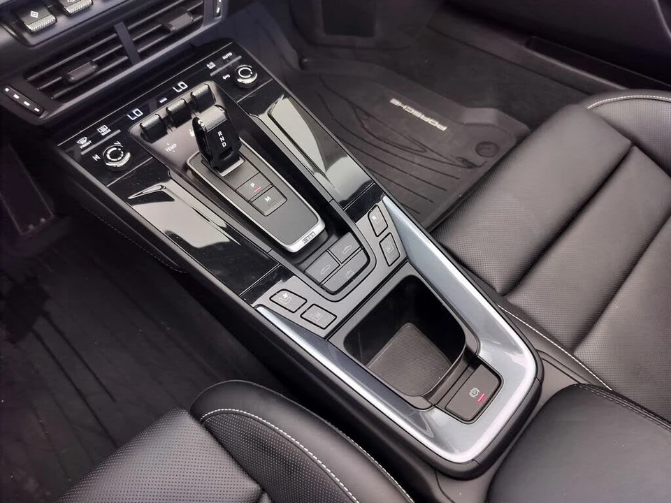 2025 Porsche 992 Carrera - Image 13 of 26