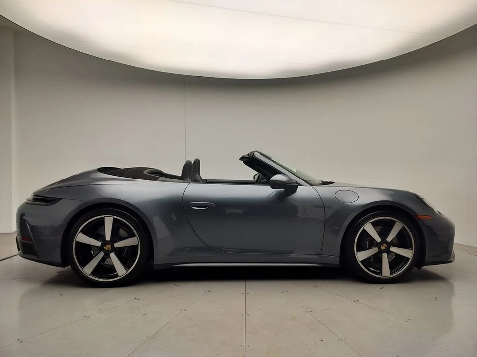 2025 Porsche 992 Carrera - Image 19 of 26