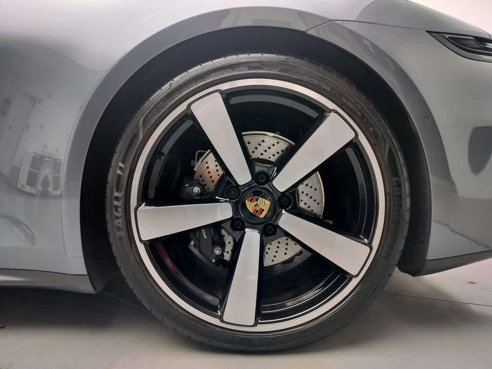 2025 Porsche 992 Carrera - Image 23 of 26