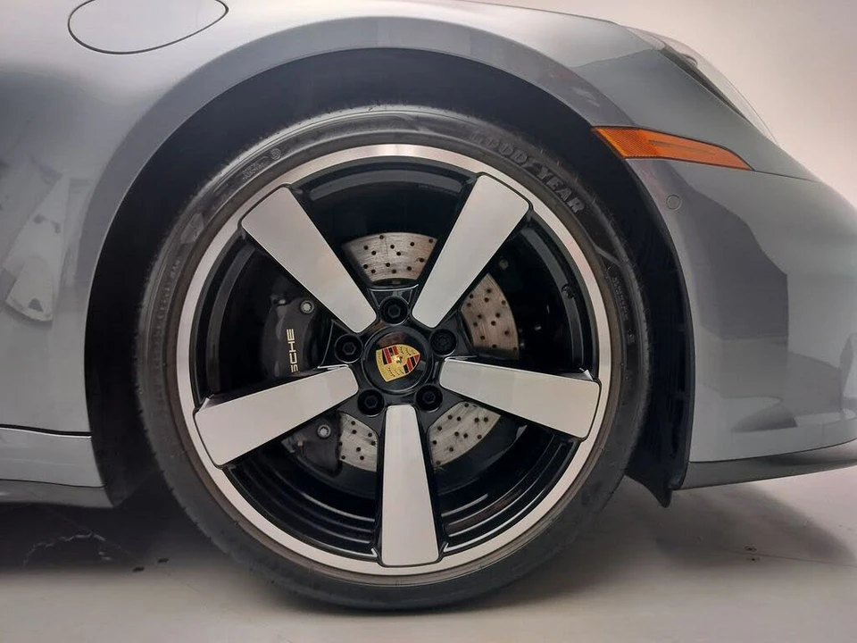 2025 Porsche 992 Carrera - Image 24 of 26