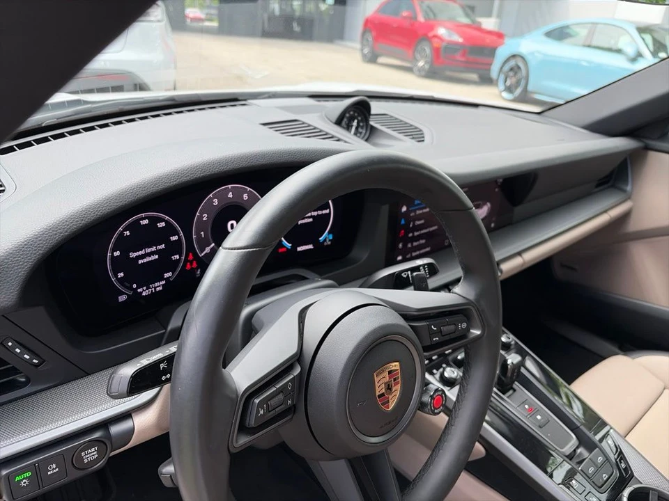 2025 Porsche 992 Carrera - Image 5 of 17