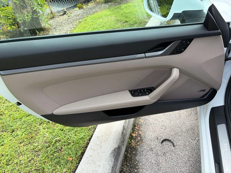 2025 Porsche 992 Carrera - Image 4 of 17