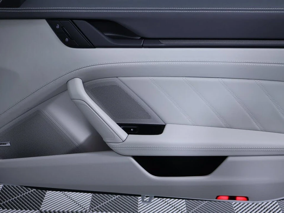 2025 Porsche 992 Carrera - Image 18 of 26