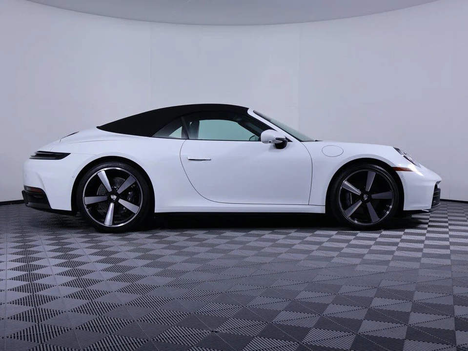 2025 Porsche 992 Carrera - Image 8 of 26