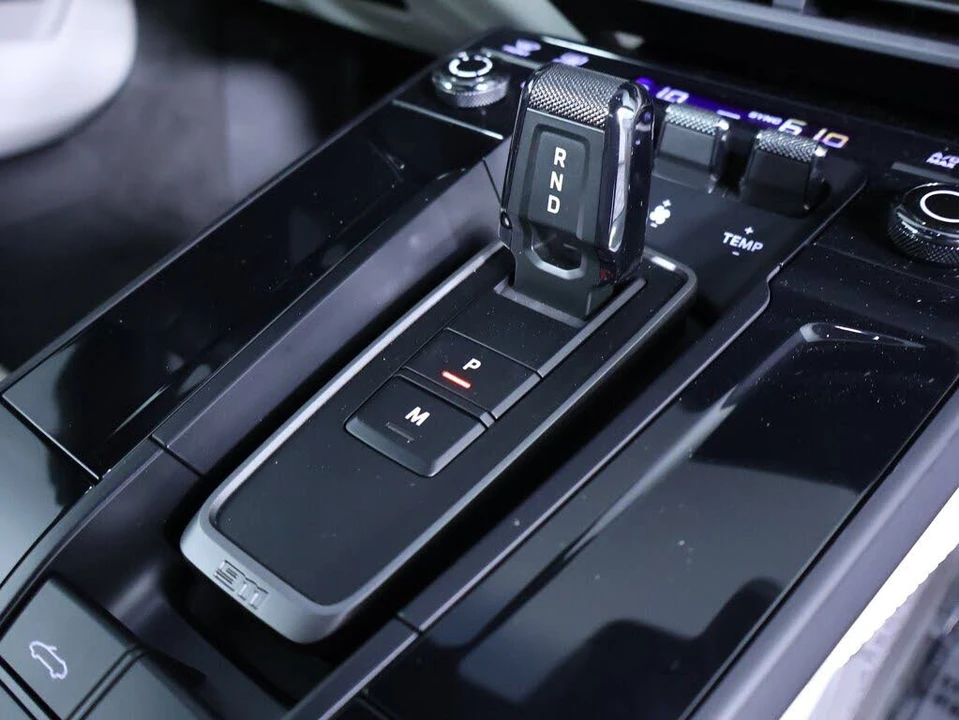 2025 Porsche 992 Carrera - Image 20 of 26