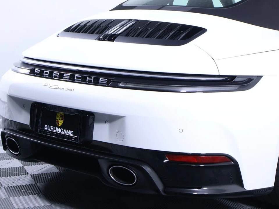 2025 Porsche 992 Carrera - Image 11 of 26