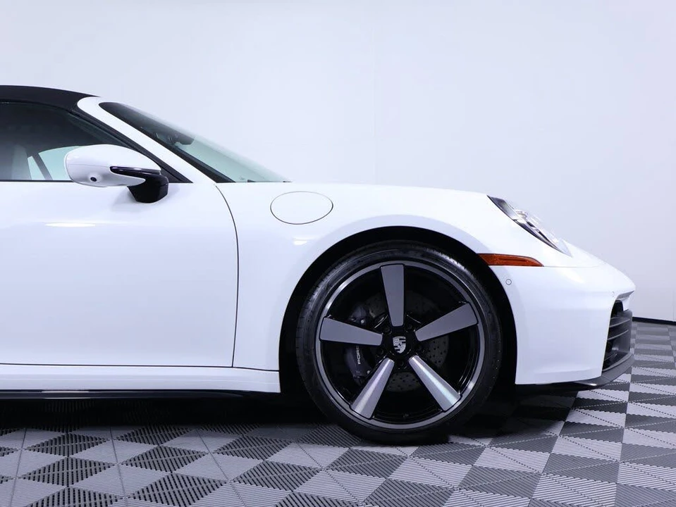 2025 Porsche 992 Carrera - Image 12 of 26