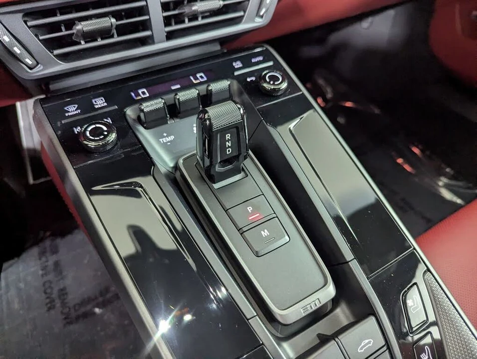 2025 Porsche 992 Carrera - Image 14 of 23