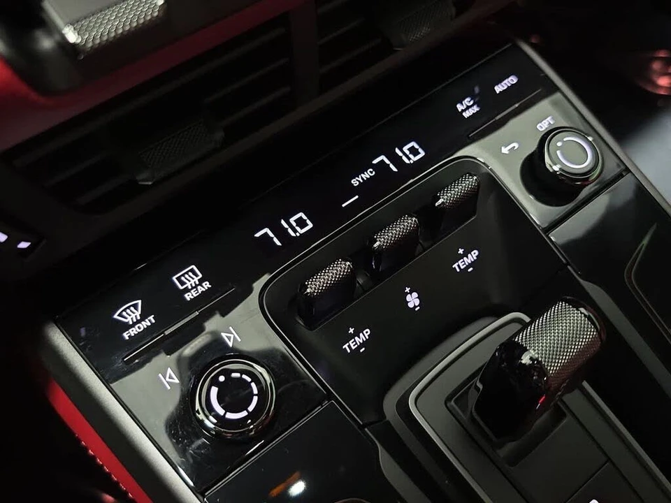 2025 Porsche 992 Carrera - Image 19 of 31