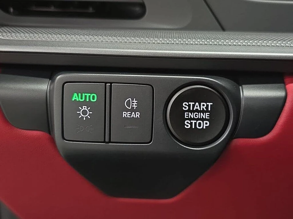 2025 Porsche 992 Carrera - Image 22 of 31