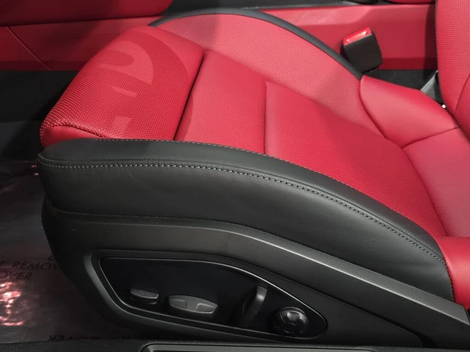 2025 Porsche 992 Carrera - Image 25 of 31