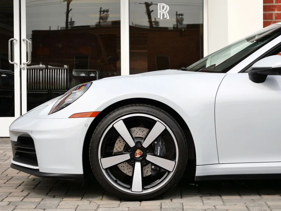 2025 Porsche 992 Carrera - Image 8 of 27