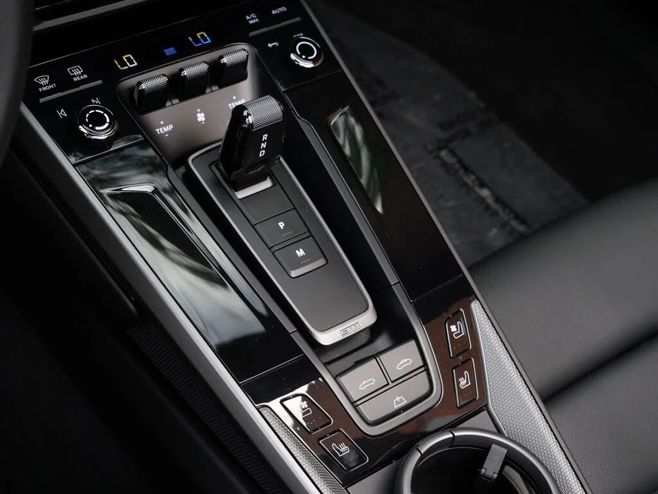 2025 Porsche 992 Carrera - Image 16 of 27