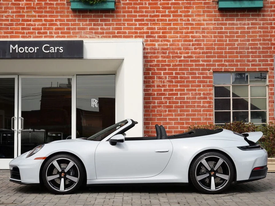 2025 Porsche 992 Carrera - Image 4 of 27