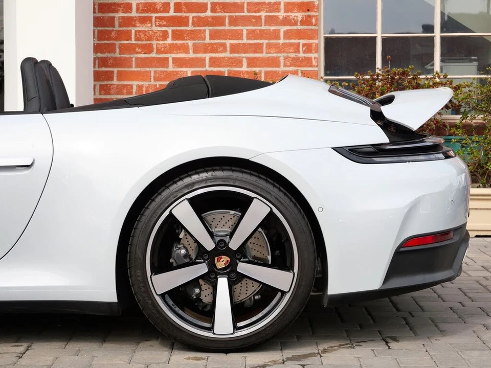 2025 Porsche 992 Carrera - Image 9 of 27