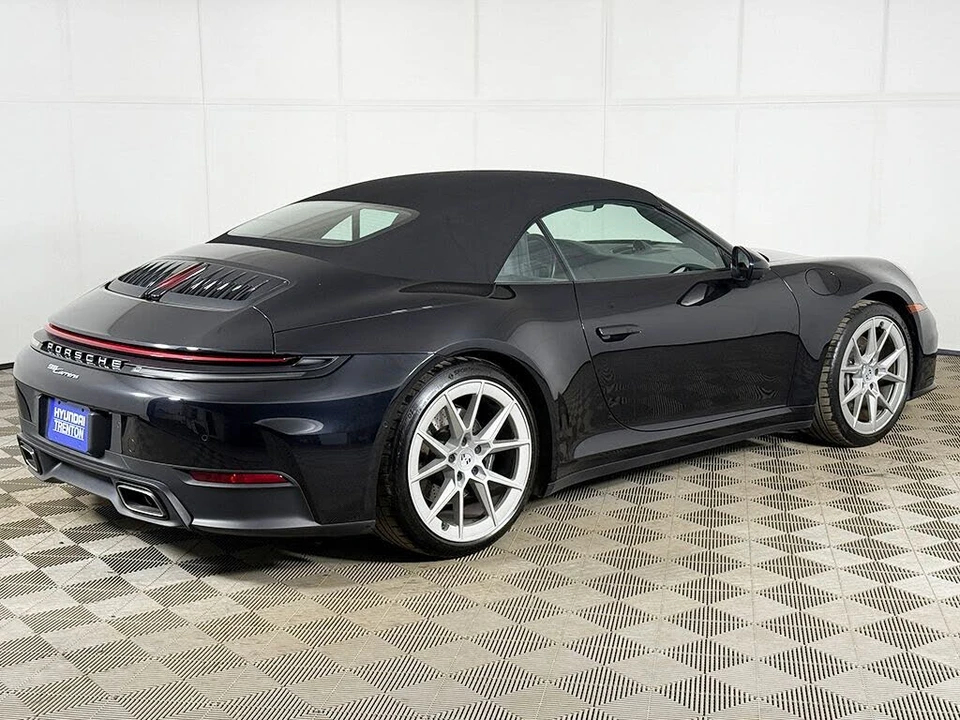 2025 Porsche 992 Carrera - Image 15 of 31