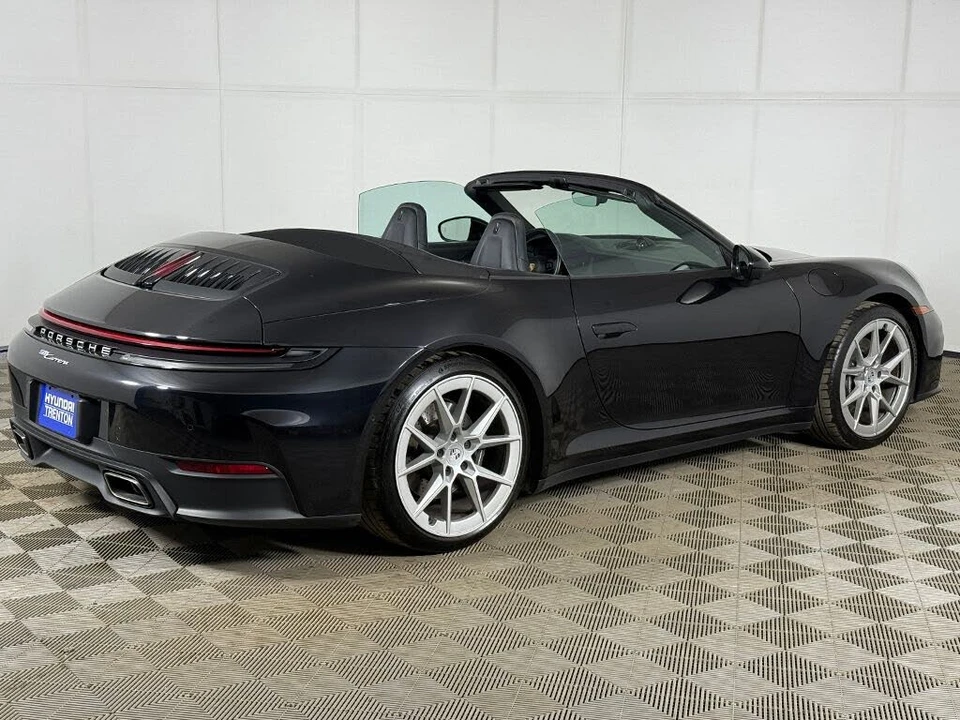 2025 Porsche 992 Carrera - Image 13 of 31