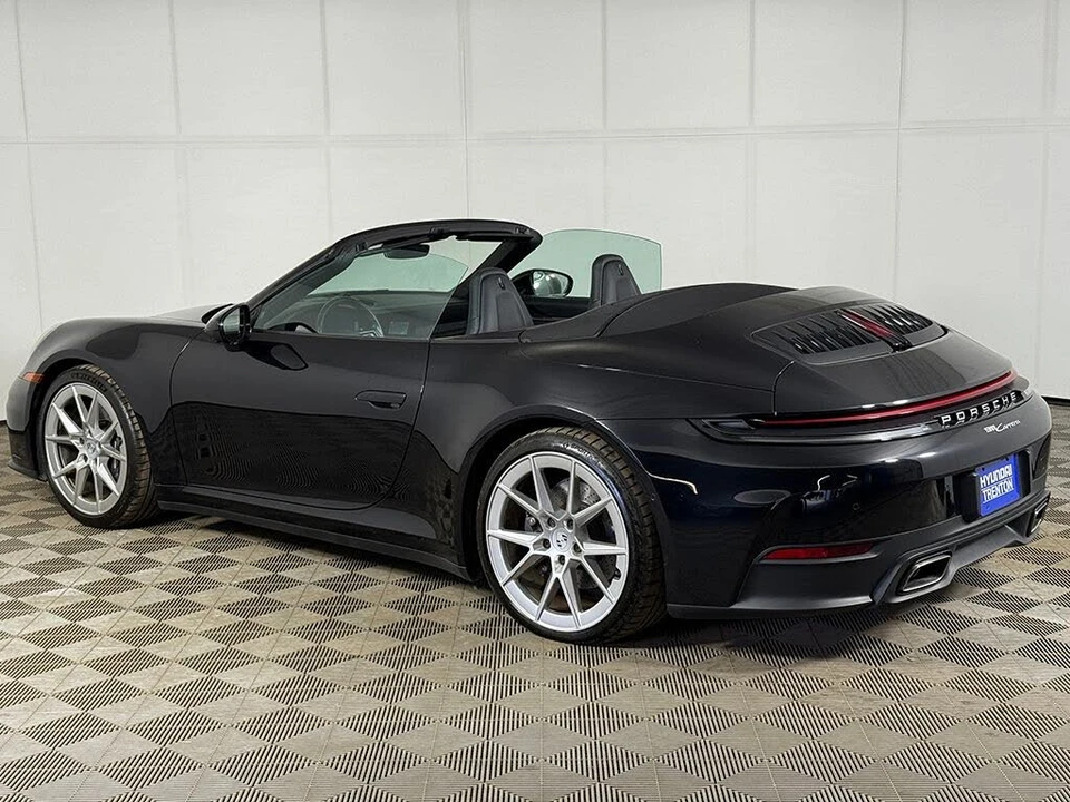 2025 Porsche 992 Carrera - Image 12 of 31